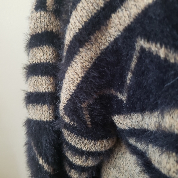 Fuzzy Knit Aztec Print NWT Open Front Oversized Cardigan - S-M - Picture 5 of 10